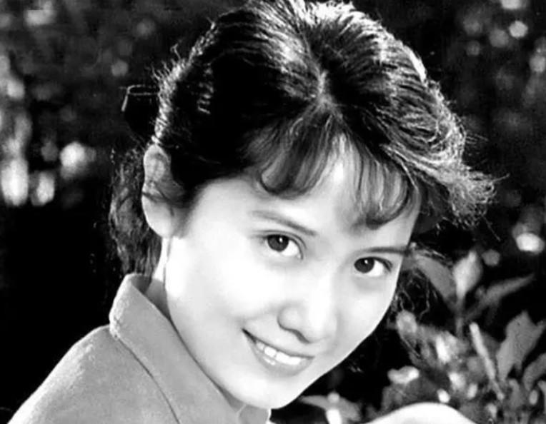 80年代，她饰演“刘三姐”走红，靠美色上位，一年敛财76万被枪决