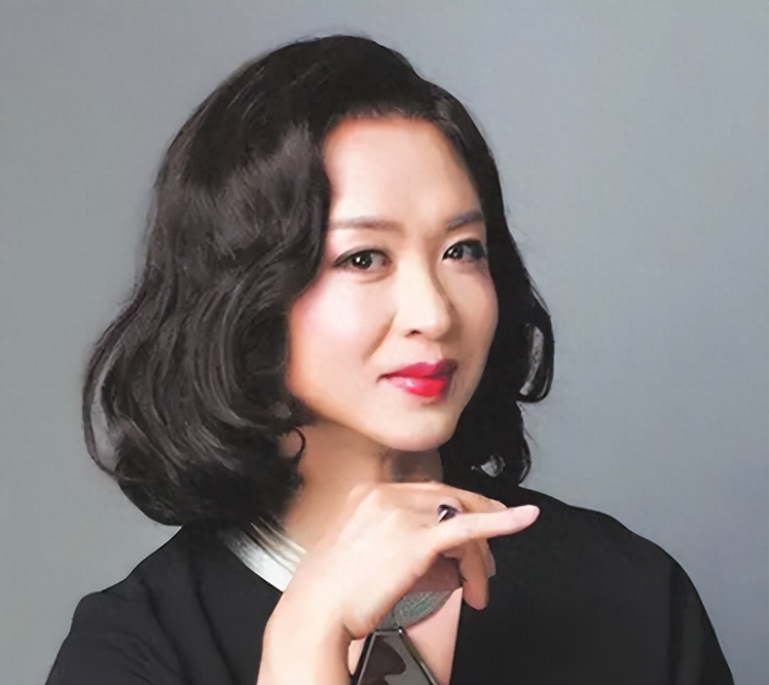 金星的妈妈韩颖：支持儿子变女儿，扛过流言蜚语，今一家其乐融融