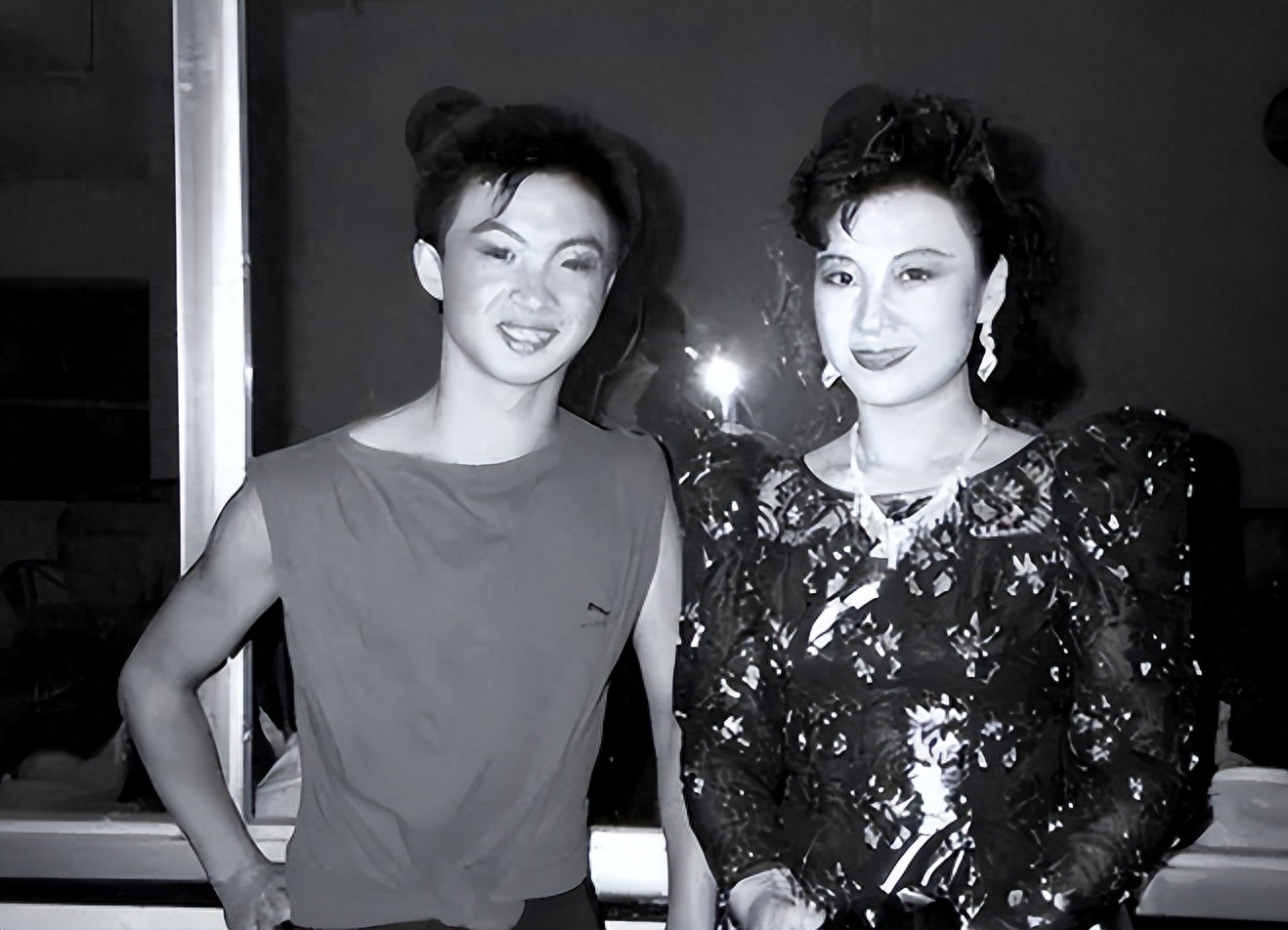 金星的妈妈韩颖：支持儿子变女儿，扛过流言蜚语，今一家其乐融融