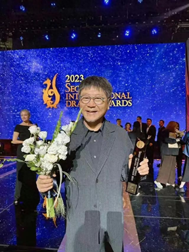 首尔这一夜，61岁的范伟获得最佳男主角奖，再次让世界刮目相看
