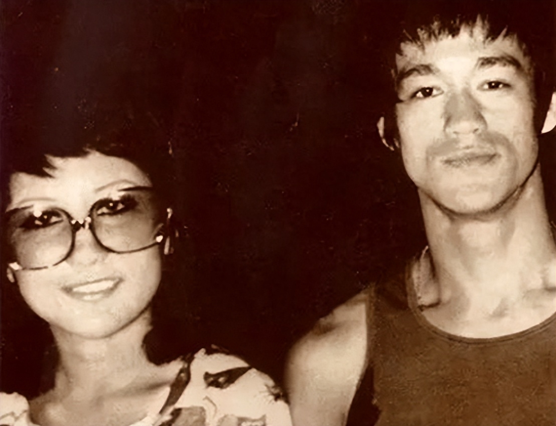 李小龙离奇死在香港女星床上，背负骂名42年后，她才披露当年细节