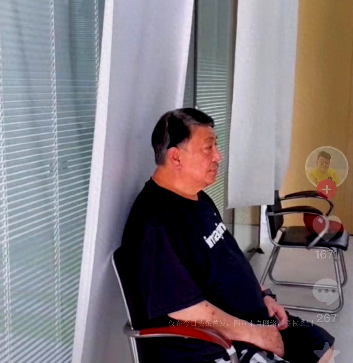 68岁著名港星定居辽宁，头发花白满脸皱纹，获内地身份证痛哭流涕