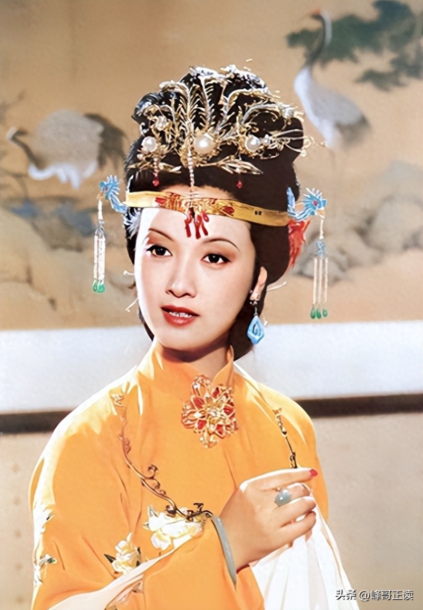 邓婕又矮又老算不算顶级大美女？看她和刘晓庆的合照就知道了