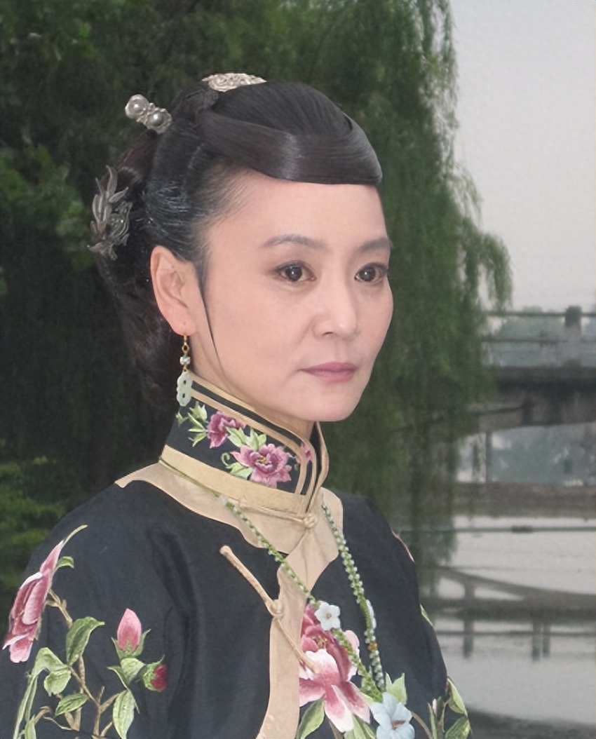 自带苦相，演什么都哭丧个脸，这4位女明星的长相实在太吃亏了