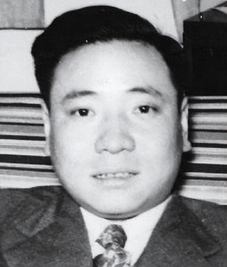 《伪装者》明楼的原型，拥有五重身份，功勋卓著，堪称情报大王！
