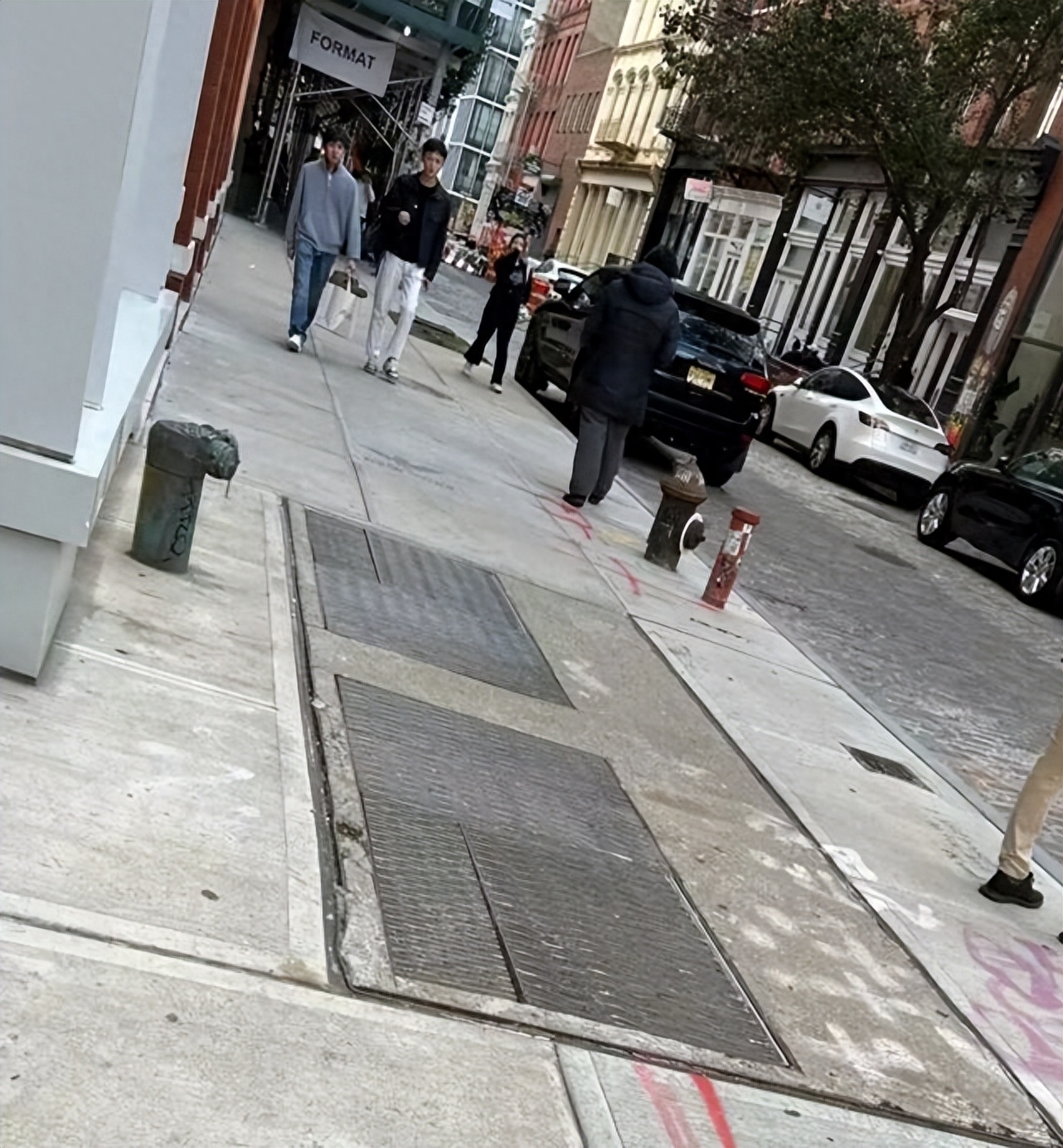 王源纽约逛街被偶遇，路人视角暴露身高，被调侃只有一米六