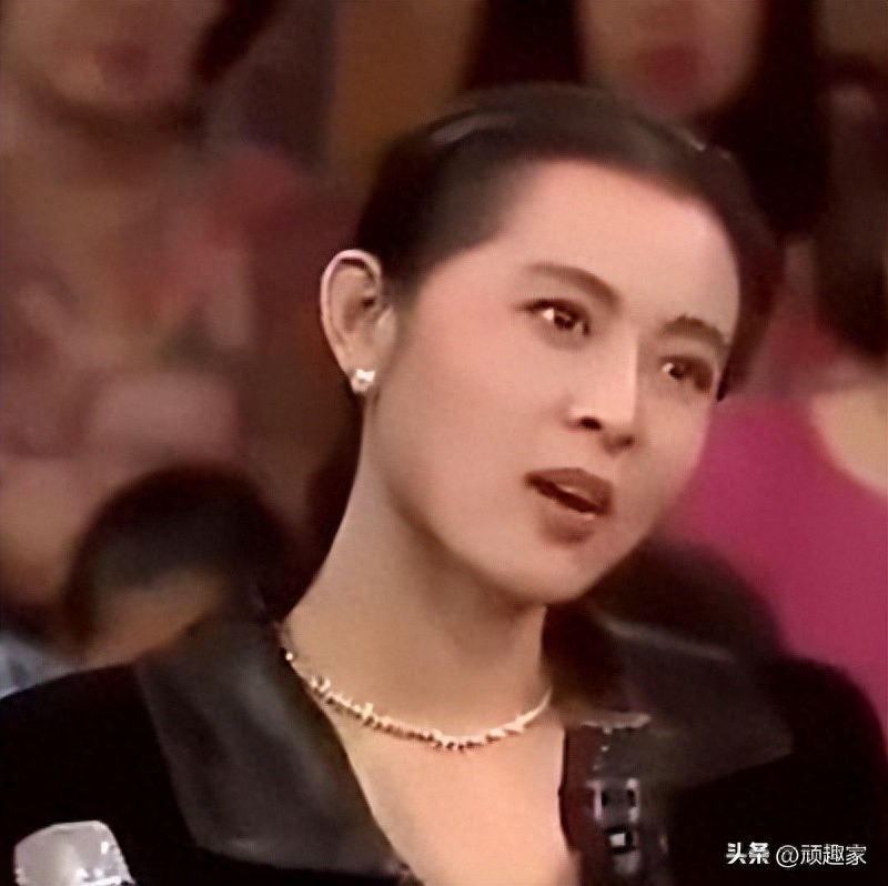 春晚史上最大失误，倪萍用4张白纸，骗过全国观众