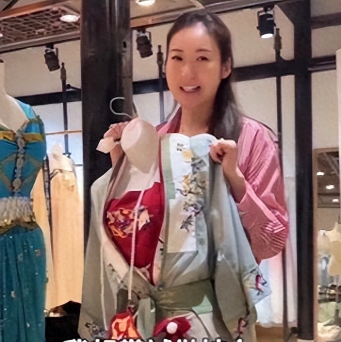 43岁庄思敏游苏州，“妓女”言论引争议，网友：祝你生意兴隆