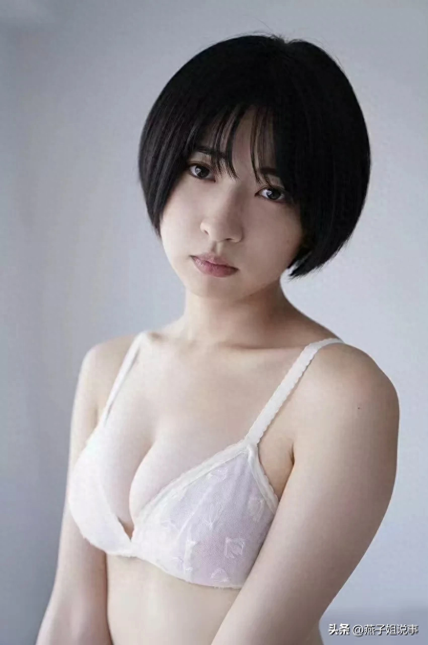 PINOCO：日本偶像团体「莺笼」成员，性感和清纯风格随意切换