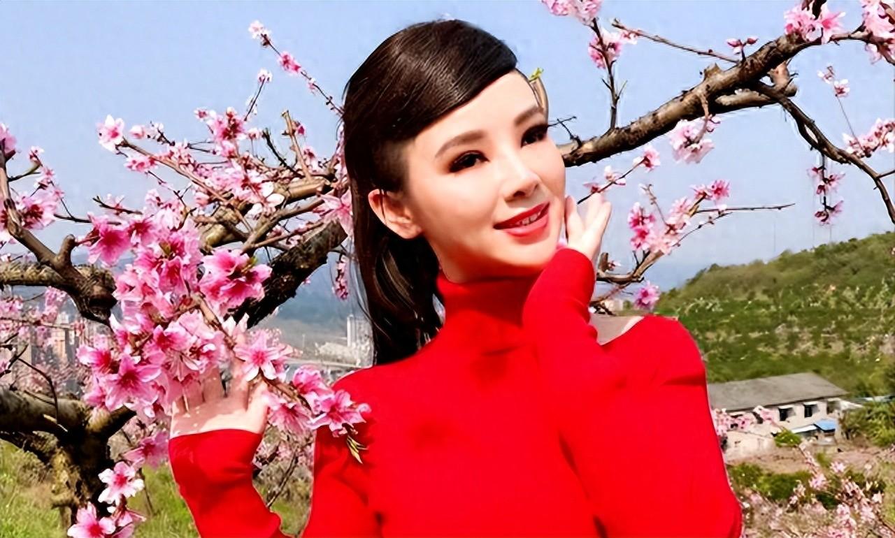 “盲人歌手”刘赛：成名时拒绝抛弃农村丈夫，如今丈夫成她的骄傲