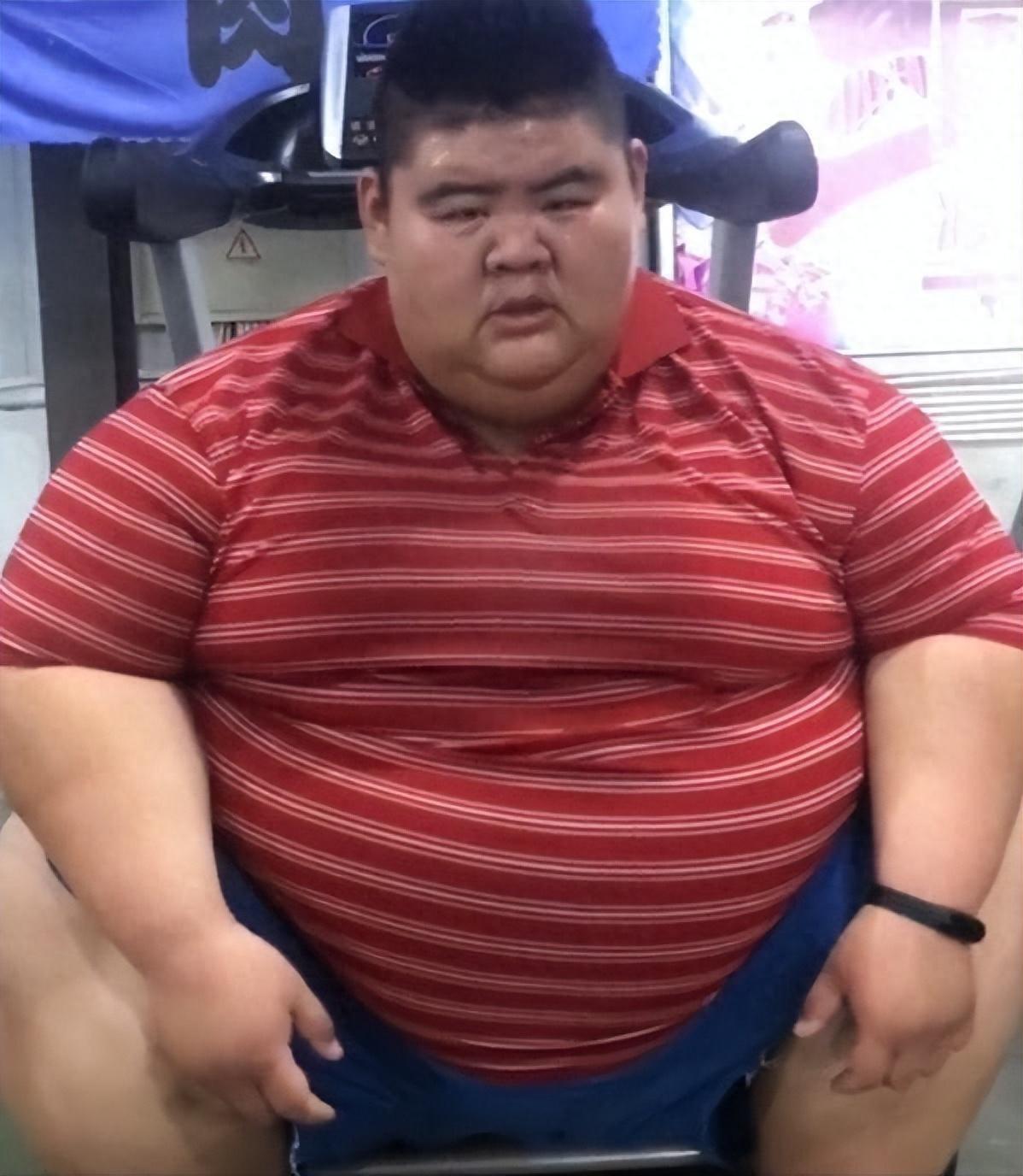 中国首胖王浩楠，为爱暴瘦480斤，成名后和娇妻离婚，网友：飘了