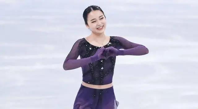 回顾：苏翊鸣朱易大方牵手！恋情曝光后，有人说他是现实版赘婿？