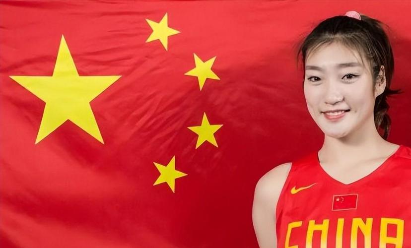 女篮名将李梦：人生坎坷，母亲患癌，父亲尿毒症，嫁二婚女篮领队