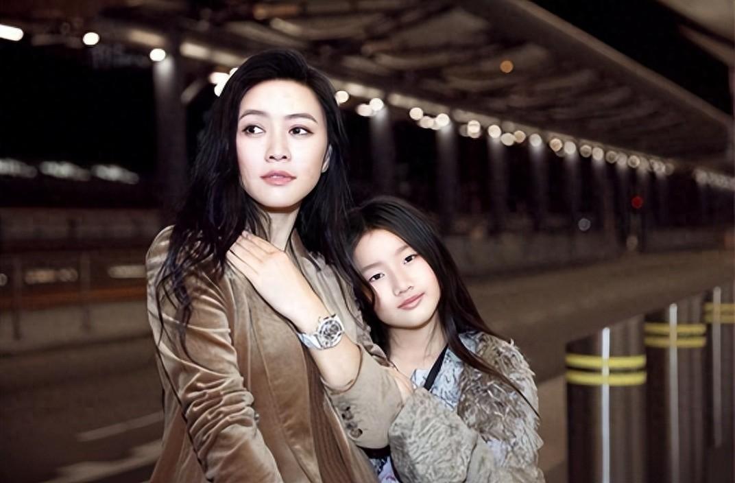亿万富翁徐明：病死狱中8年后，明星妻子田海蓉与女儿如今还好吗