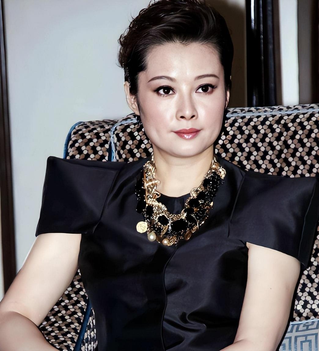 “不爱惜羽毛”的袁立，“口无遮拦”终将付出代价