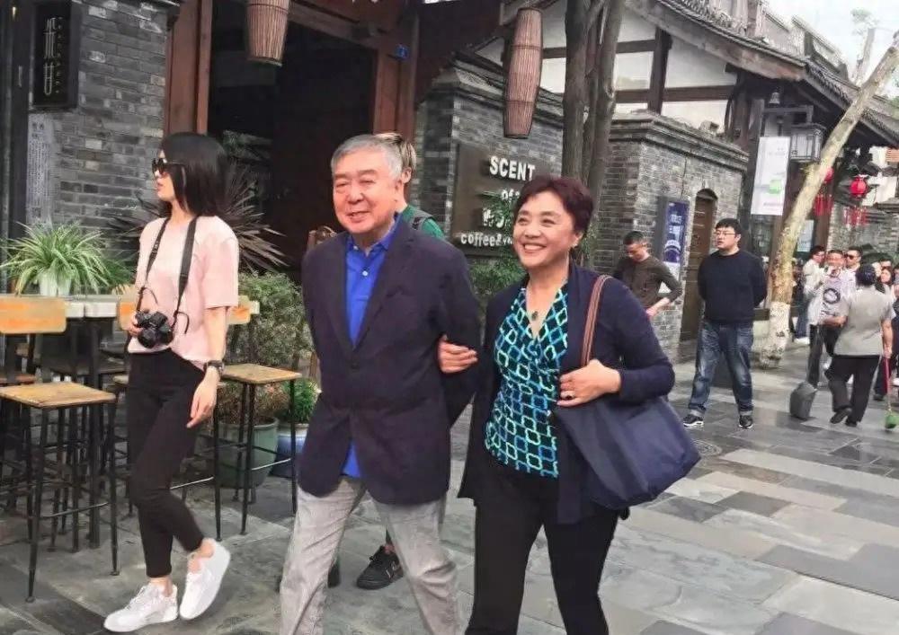 “酒蒙子”师胜杰：不听妻子的劝告戒酒，后半生让妻子黯然流泪