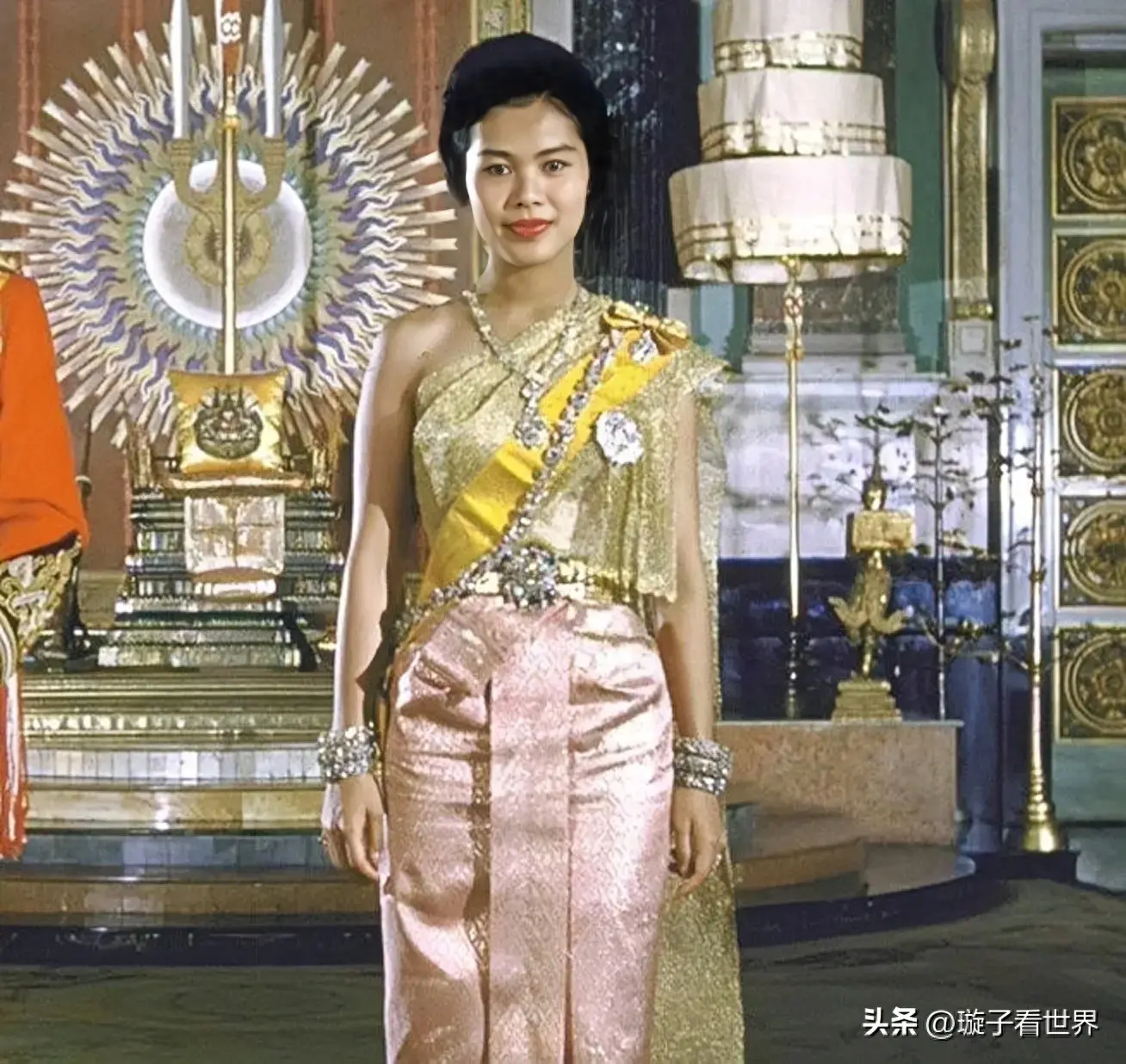 泰国王后诗丽吉，这泼天的富贵命啊…