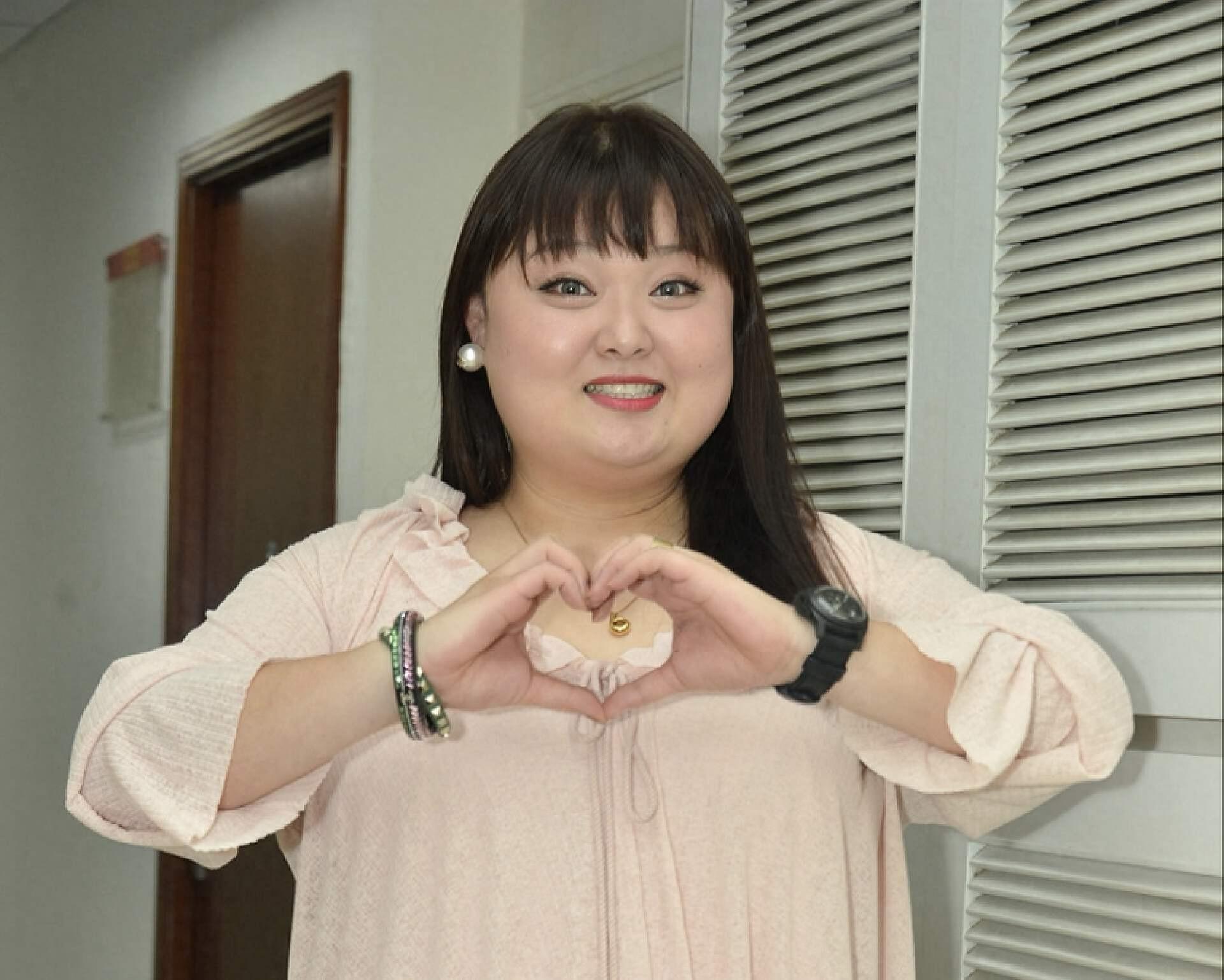 TVB知名女星一年减肥80斤，瘦出天鹅颈和锁骨，狂买衣服庆祝