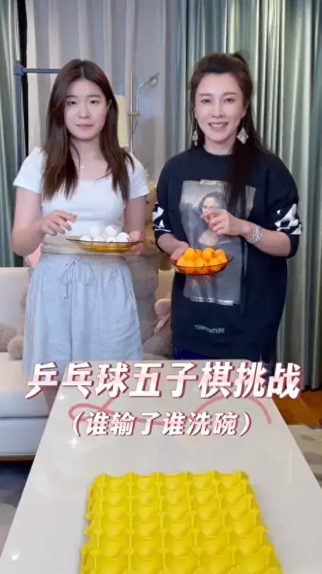 张棪琰离婚15年，独自抚养女儿，母女同框似姐妹！魅力十足！