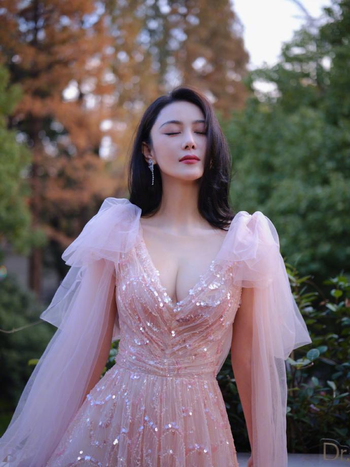 张馨予粉嫩写真 超级美丽