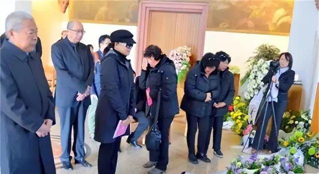 原来她早已去世！登春晚爆红，56岁在异国离世，死前透露一生遗憾