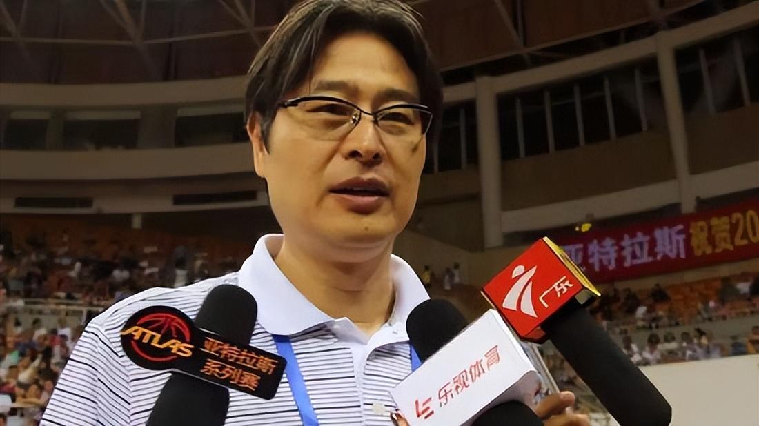 前男篮第一中锋宋涛：曾是奥运会旗手，三个女儿是他和妻子的遗憾
