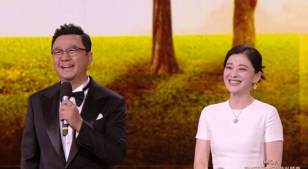 微光盛典：黄晓明闫妮占C位，张若昀唐艺昕撒糖，嘉宾全开麦表演