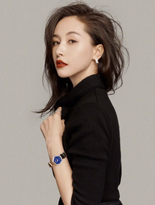 3位娱乐圈的“半截美人”，看脸美艳，但腿粗、虎背熊腰是硬伤