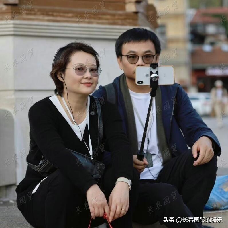 51岁袁立与小11岁老公同框秀恩爱，结婚四年感情如初