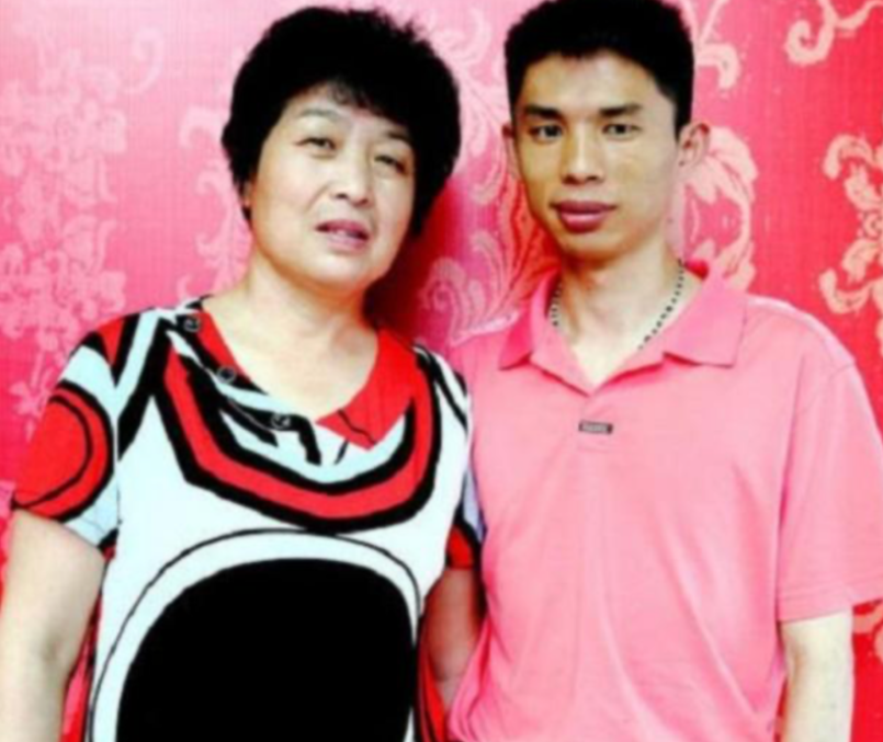 浙江首位变性人雷晓晨：05年结婚，06年当“妈妈”，如今过得怎样
