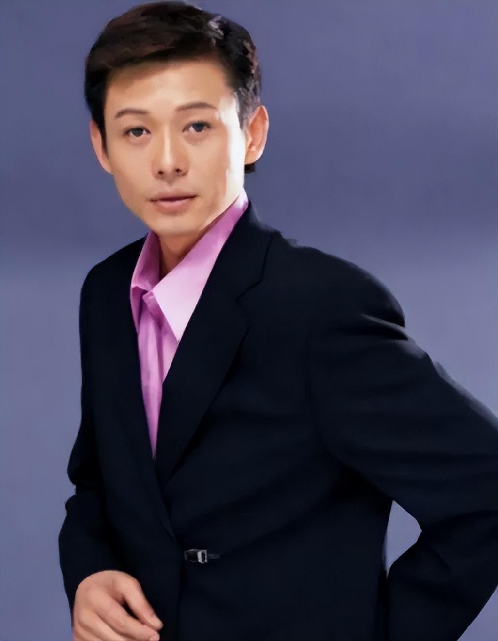 她是那英师妹，从歌手转行做主持，最后拍戏冯小刚都后悔没捧她！