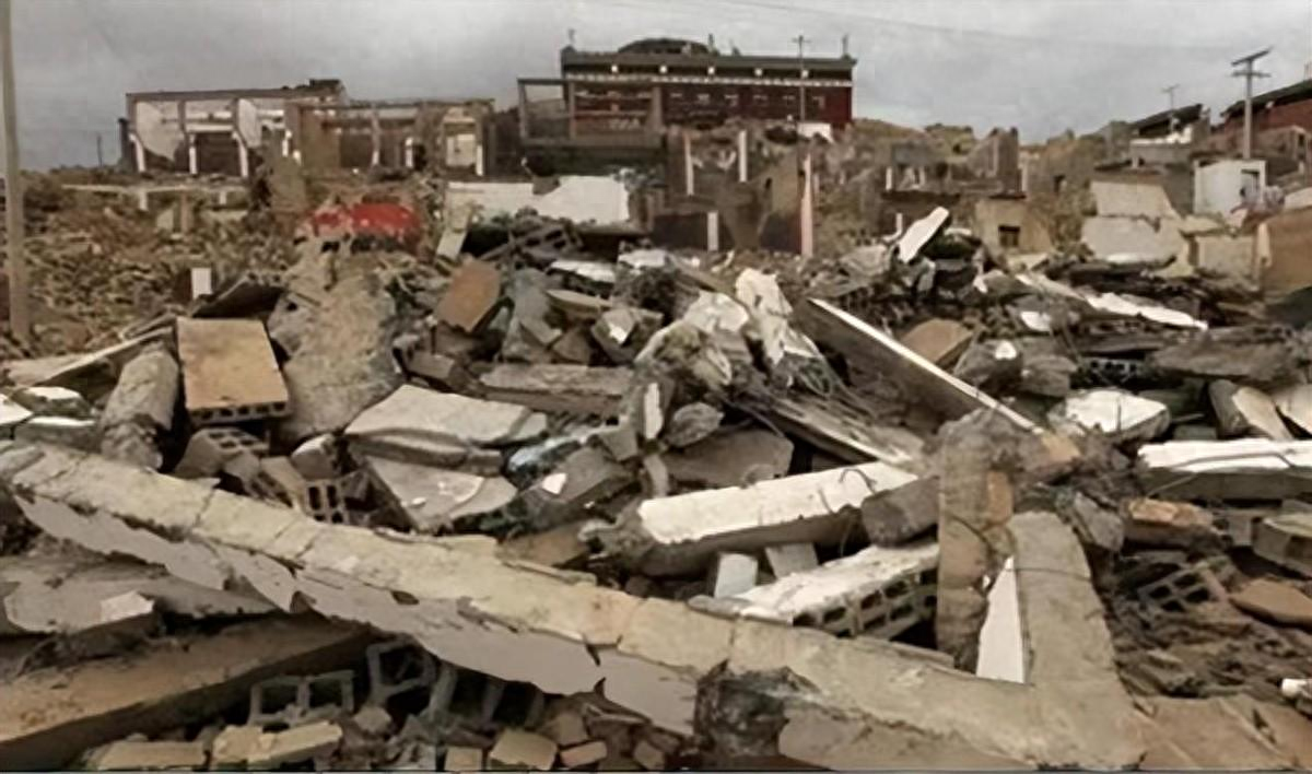08年汶川地震，22岁女孩被40岁大叔救下，以身相许，如今怎样了？