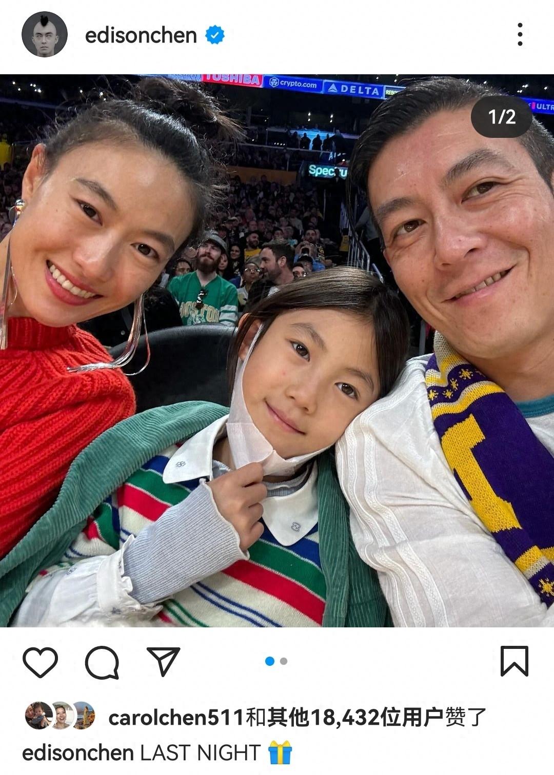 陈冠希晒一家三口看NBA，无滤镜下皱纹抢镜，6岁女儿颜值气质瞩目