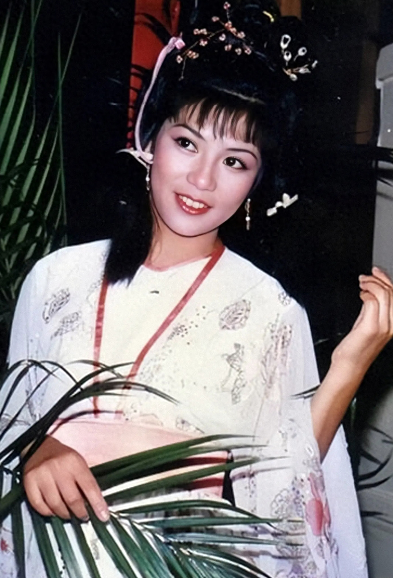 1985年翁美玲自杀，所有人都以为她为情所困，背后疑点重重