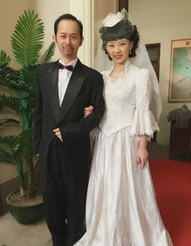 62岁的369王虾吴家辉，戏里是牛局长的跟班，现实妻子从来不出镜