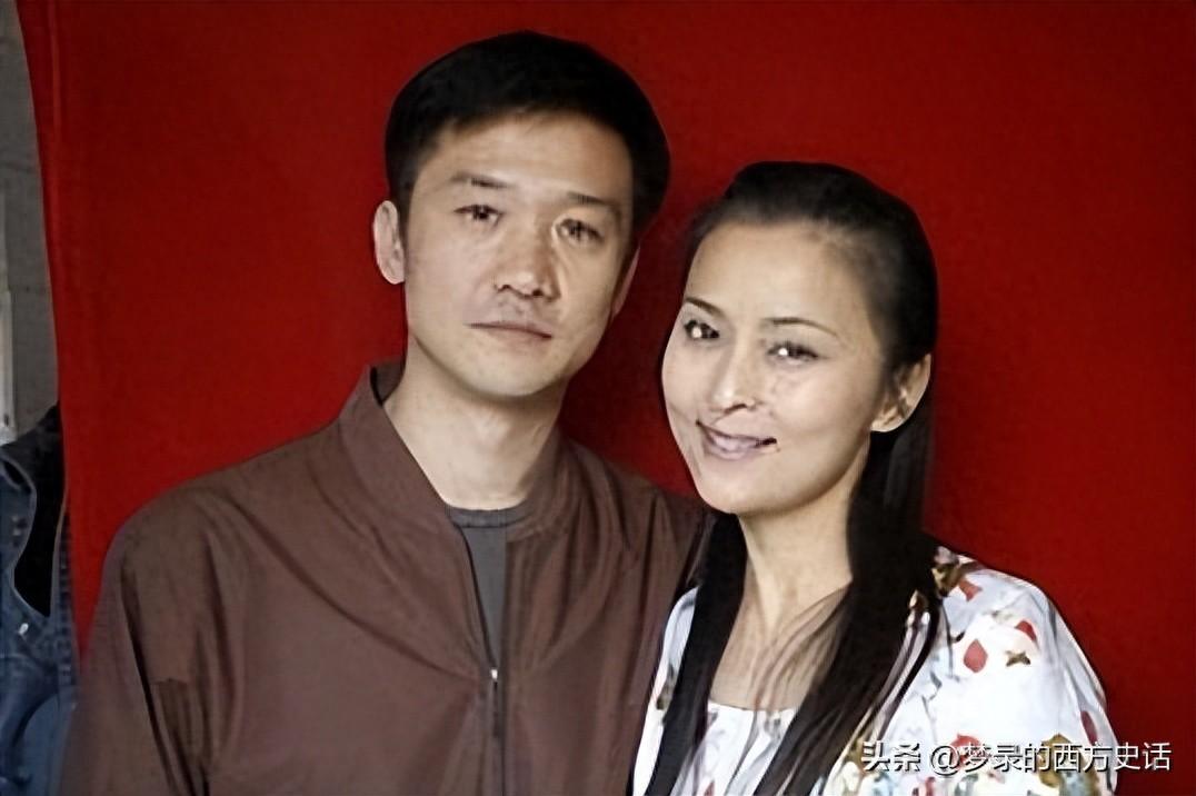 他长得高大帅气，娶黄志忠前妻何音，将继子视如己出，婚后无儿女